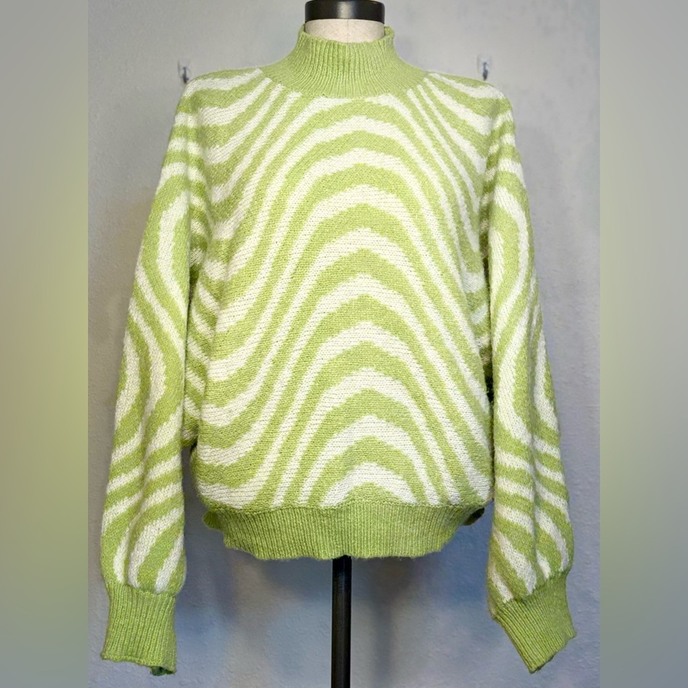 Green & White Wave Pattern Women's Sweater - Sz M